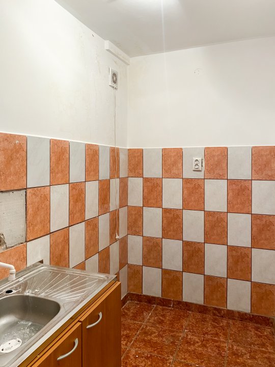 Garsoniera nemobilata - Metrou Costin Georgian