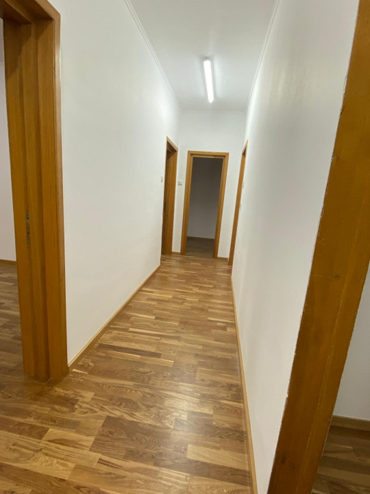 SE VINDE APARTAMENT DECOMANDAT 10 CAMERE LUX 456 MP UTILI IN ZONA AVIATORILOR