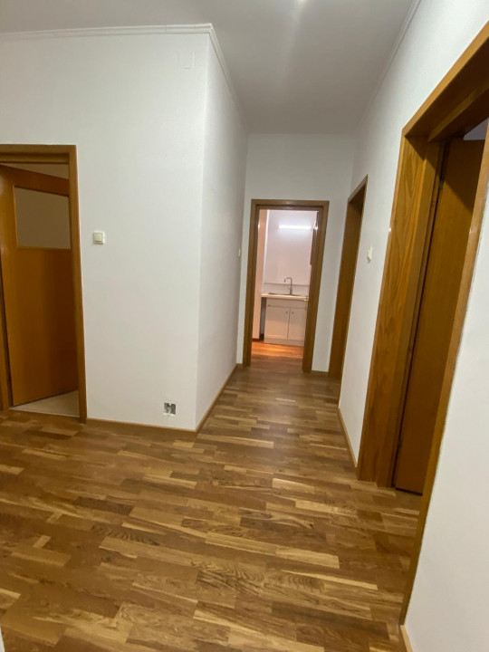 SE VINDE APARTAMENT DECOMANDAT 10 CAMERE LUX 456 MP UTILI IN ZONA AVIATORILOR